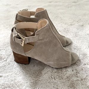 Nine West suede peep toe ankle booties / sandals 7.5